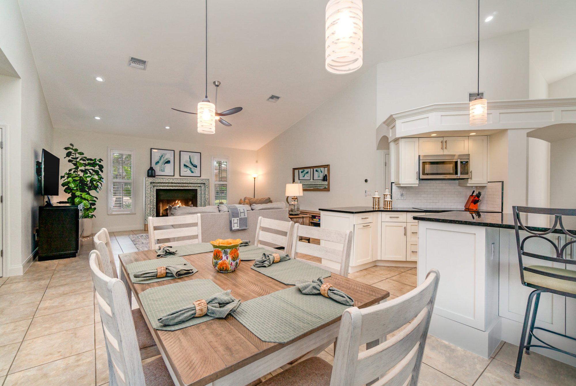Breakfast Nook & Family Room
